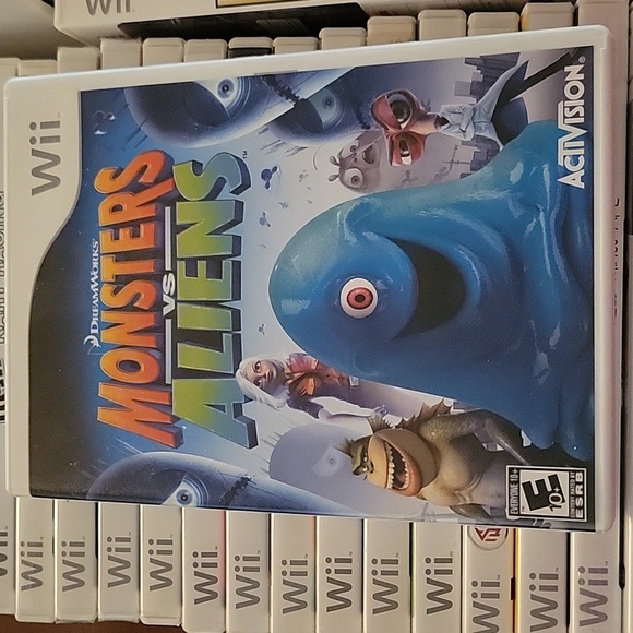 Monsters vs Aliens Wii Game No Visable Stratches Original Case & Paper Inserts - Picture 1 of 5